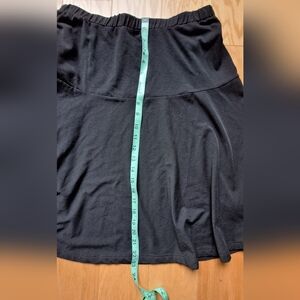 Like-New black Apropos skirt elastic waist, size L Great for travel!
